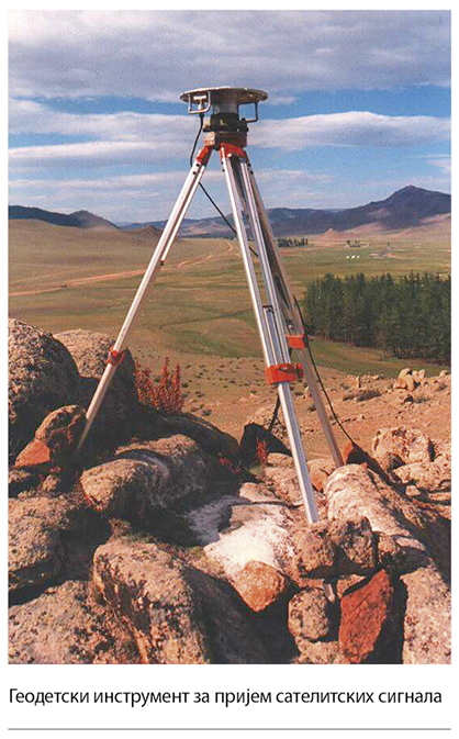 007_SE_IV_Geodetski-instrument-za-primanje-satelitskih-signala.png